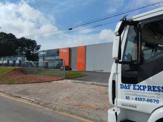 Operação de transporte de carga da D&F Express